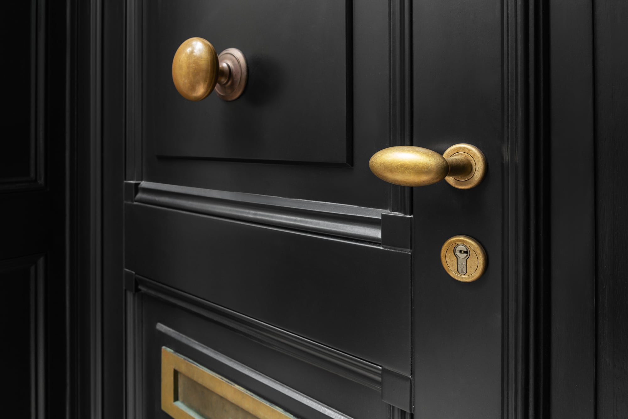 Accents and Handles Designed to Reflect Your Tastes